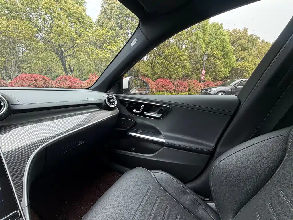 Mercedes-Benz C-Class 2023 — фото 12
