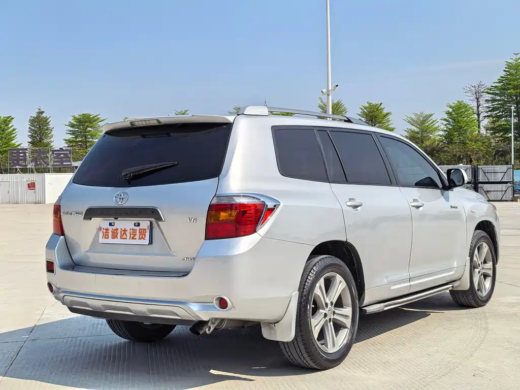 Toyota Highlander 2010 — фото 17