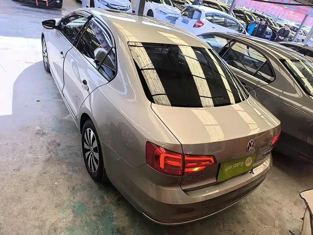 Volkswagen Sagitar 2017