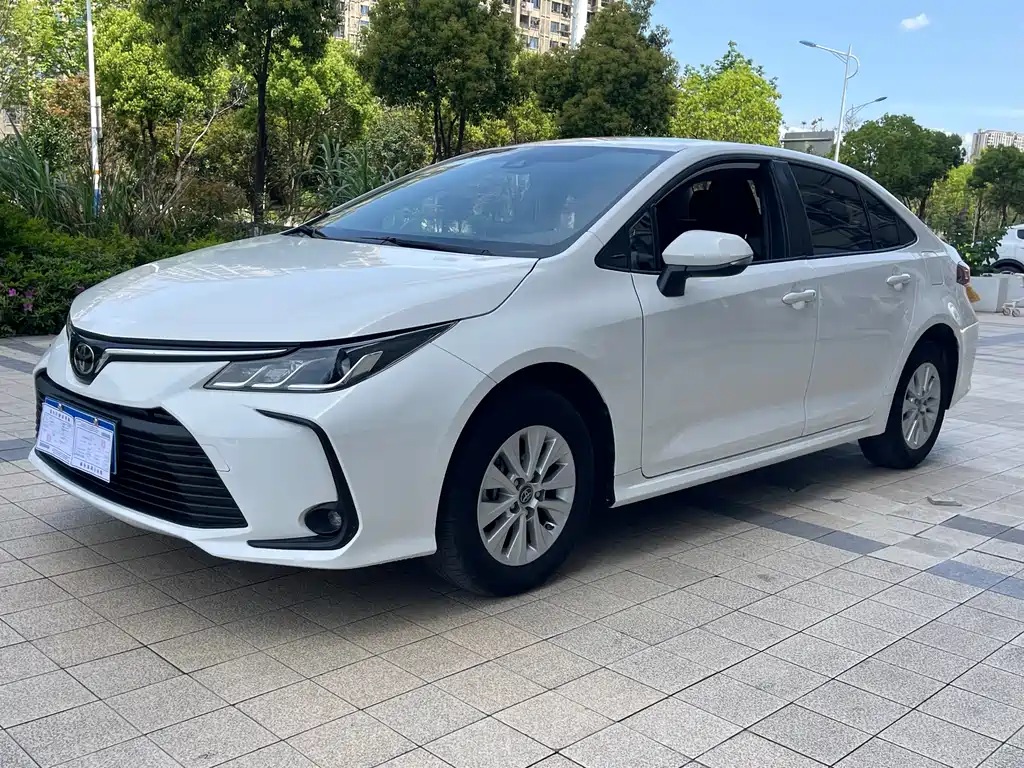 Toyota Corolla 2023 — фото 1