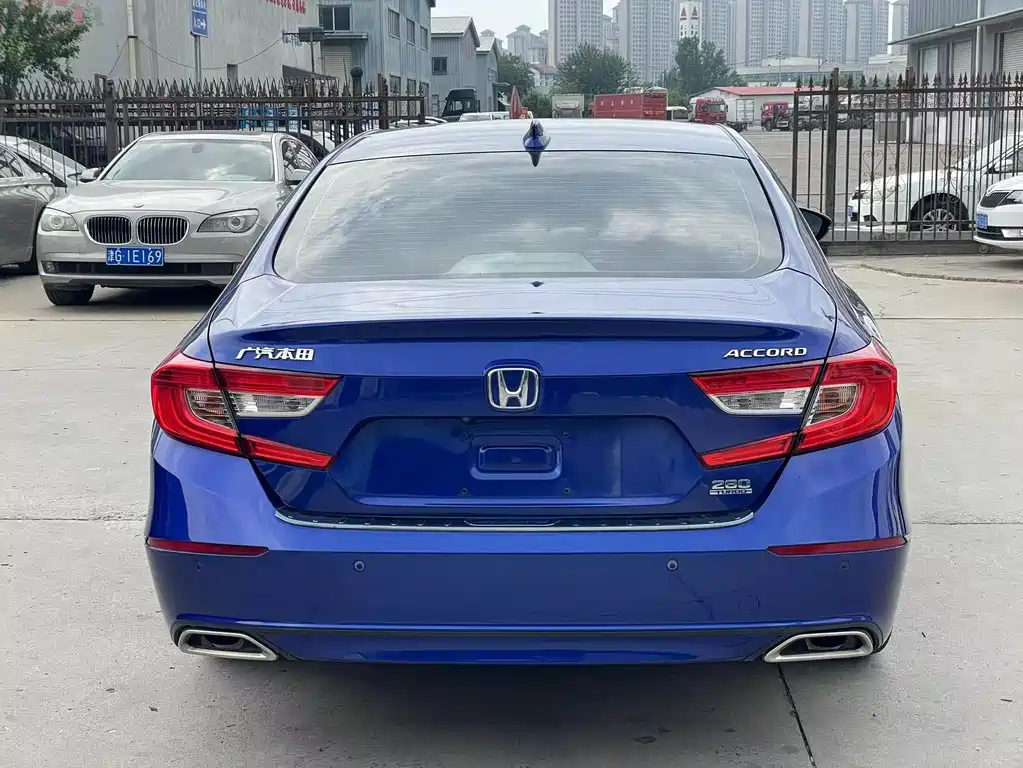 Honda Accord 2019 — фото 10
