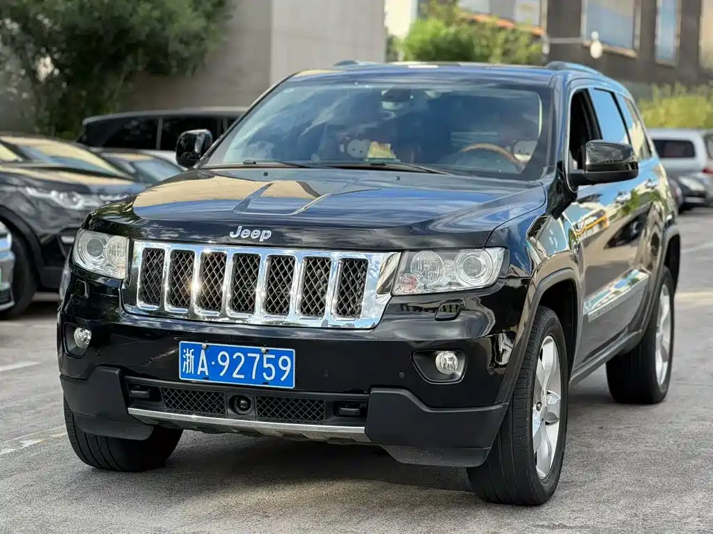 Jeep Grand Cherokee 2011 — фото 1