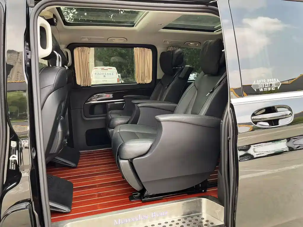 Mercedes-Benz V-Class 2020 — фото 13