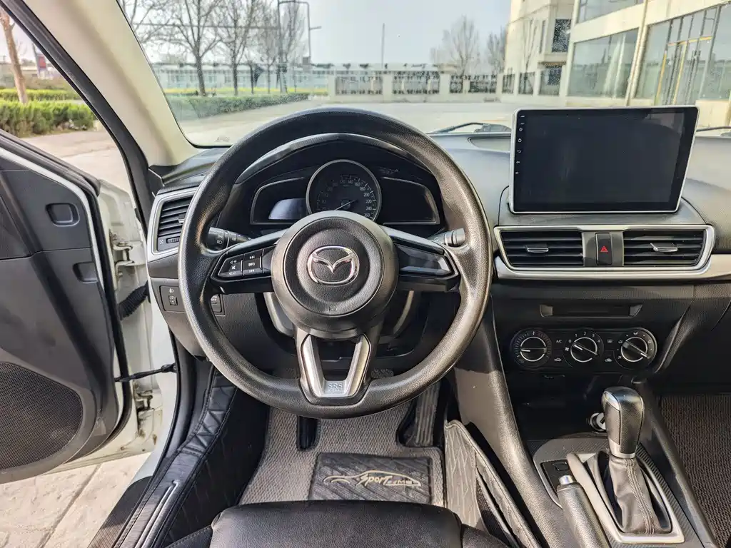 Mazda 3 Axela 2018 — фото 14