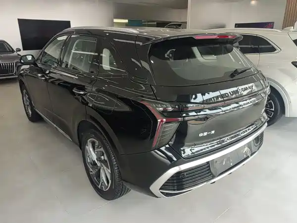 Hongqi HS3 PHEV 2025