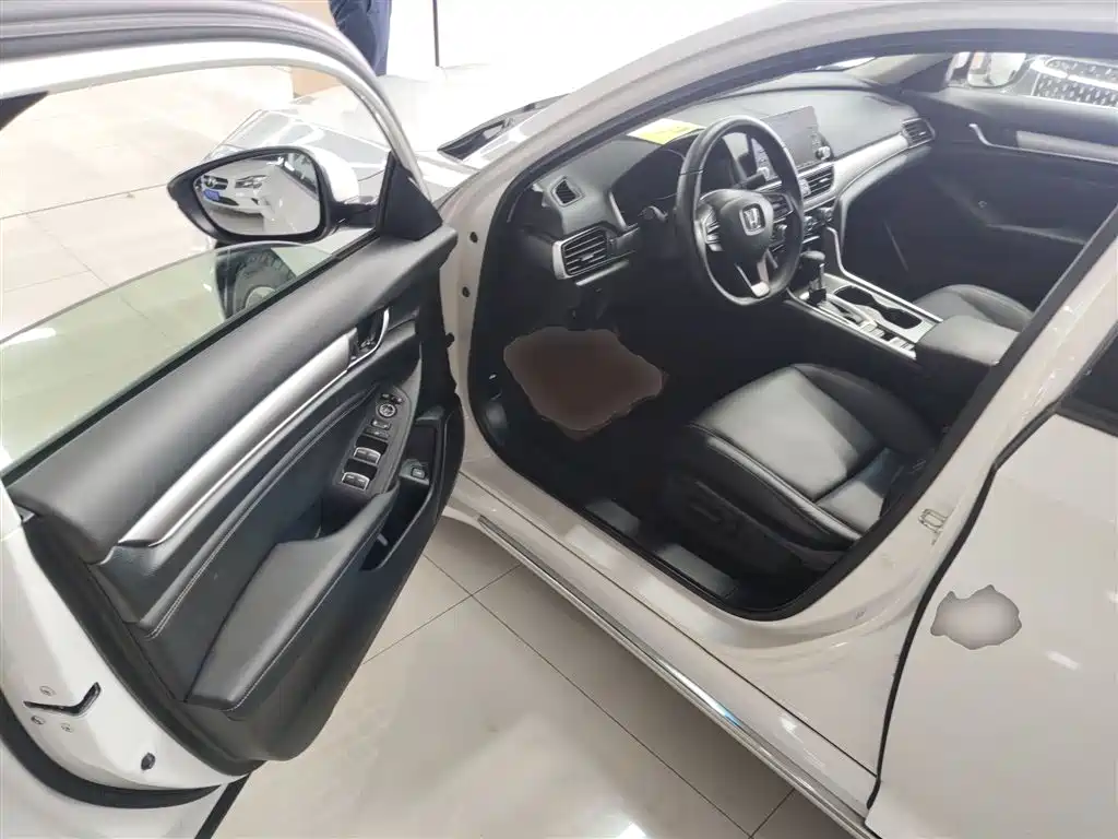 Honda Accord 2019 — фото 16