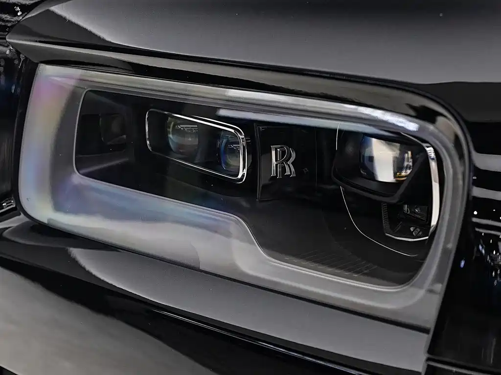 Rolls-Royce Cullinan 2019 — фото 11