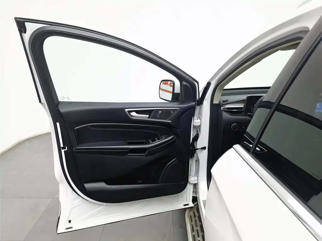 Ford Edge 2022 — фото 8