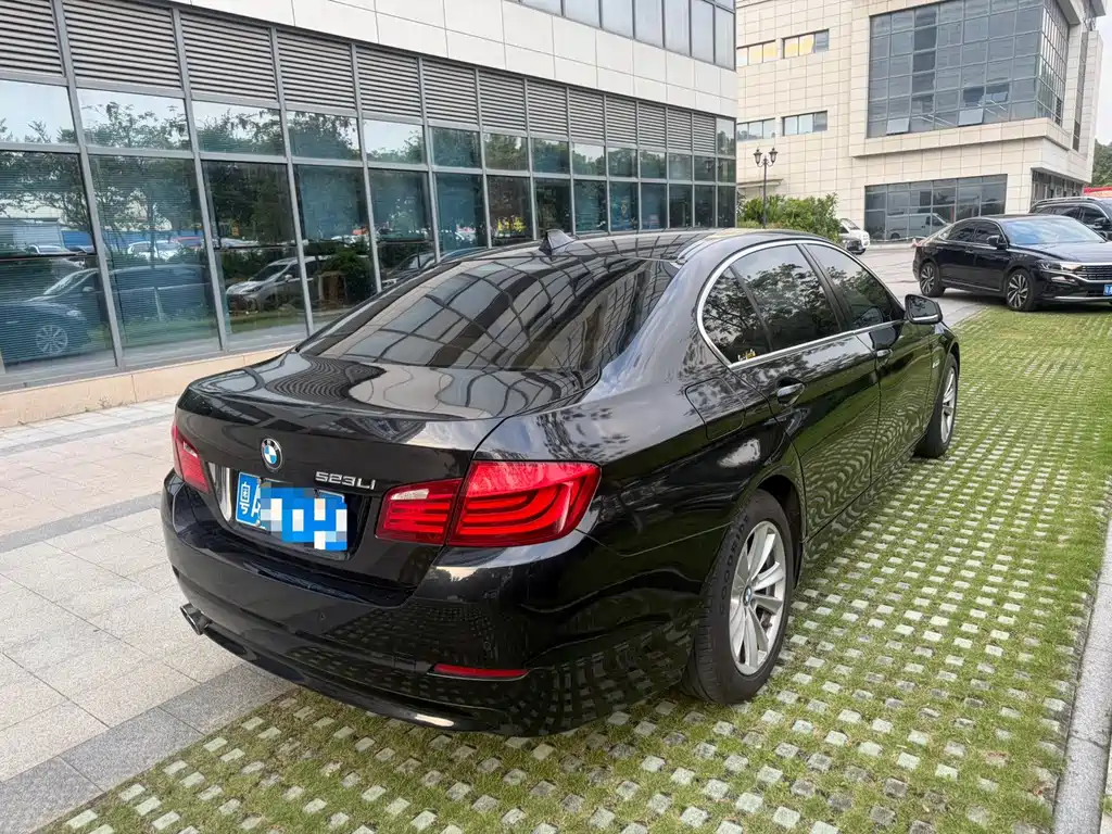 BMW 5 Series 2012 — фото 4