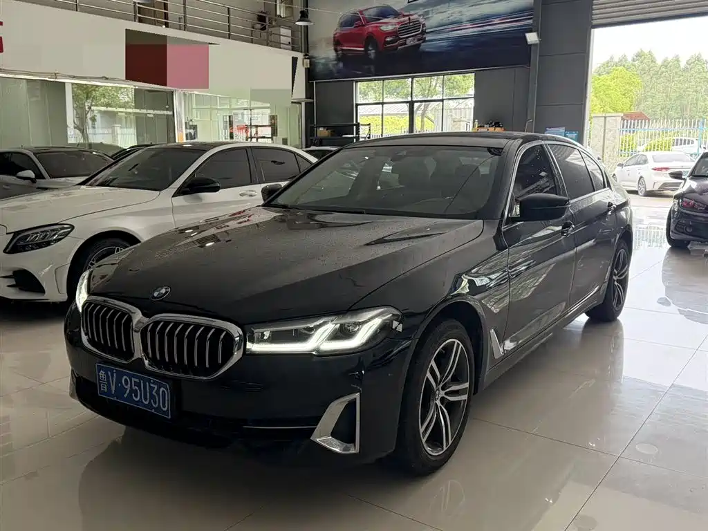 BMW 5 Series 2022 — фото 1