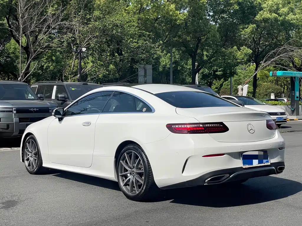 Mercedes-Benz E-Class 2022 — фото 11
