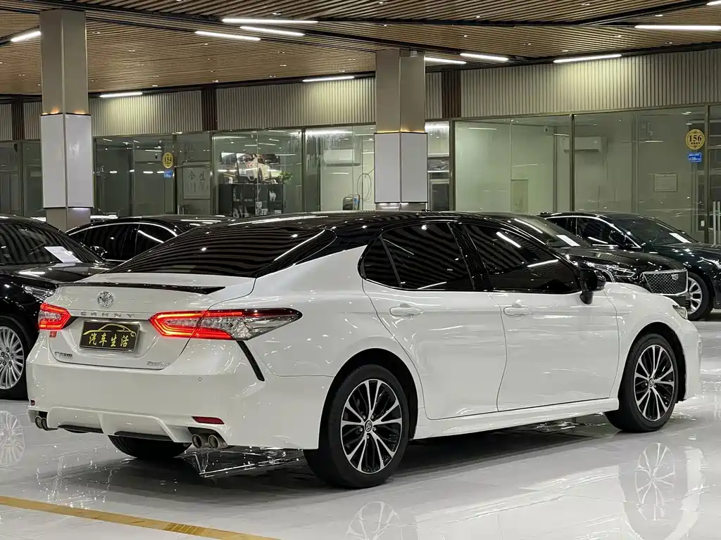 Toyota Camry 2020 — фото 14
