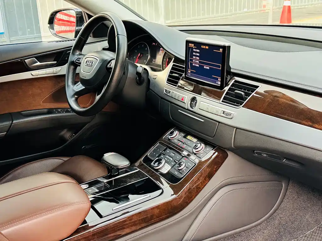 Audi A8 2015 — фото 23