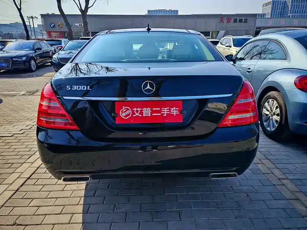Mercedes-Benz S-Class 2012