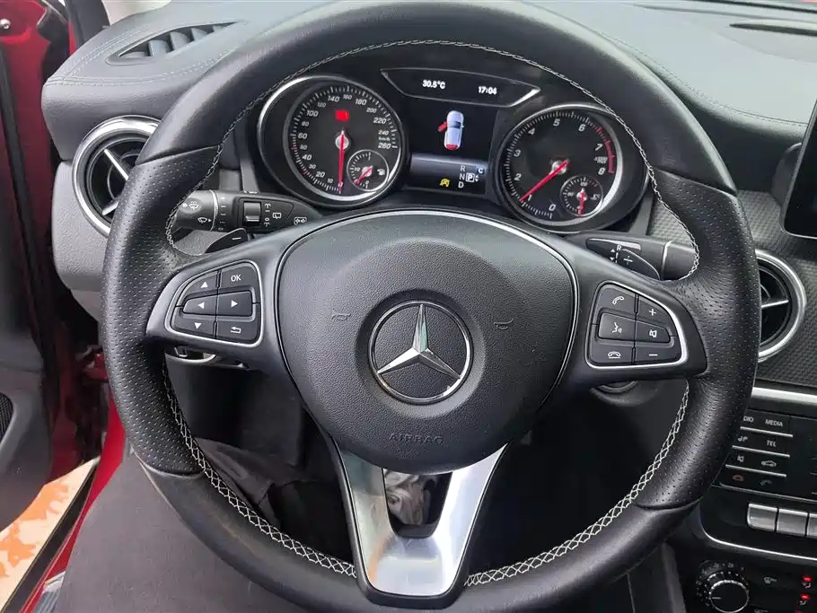 Mercedes-Benz GLA 2018 — фото 15