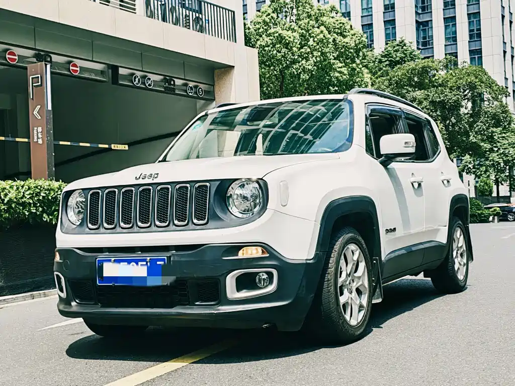 Jeep Freeman 2017 — фото 1