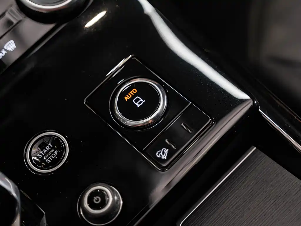 Land Rover Sport 2023 — фото 18