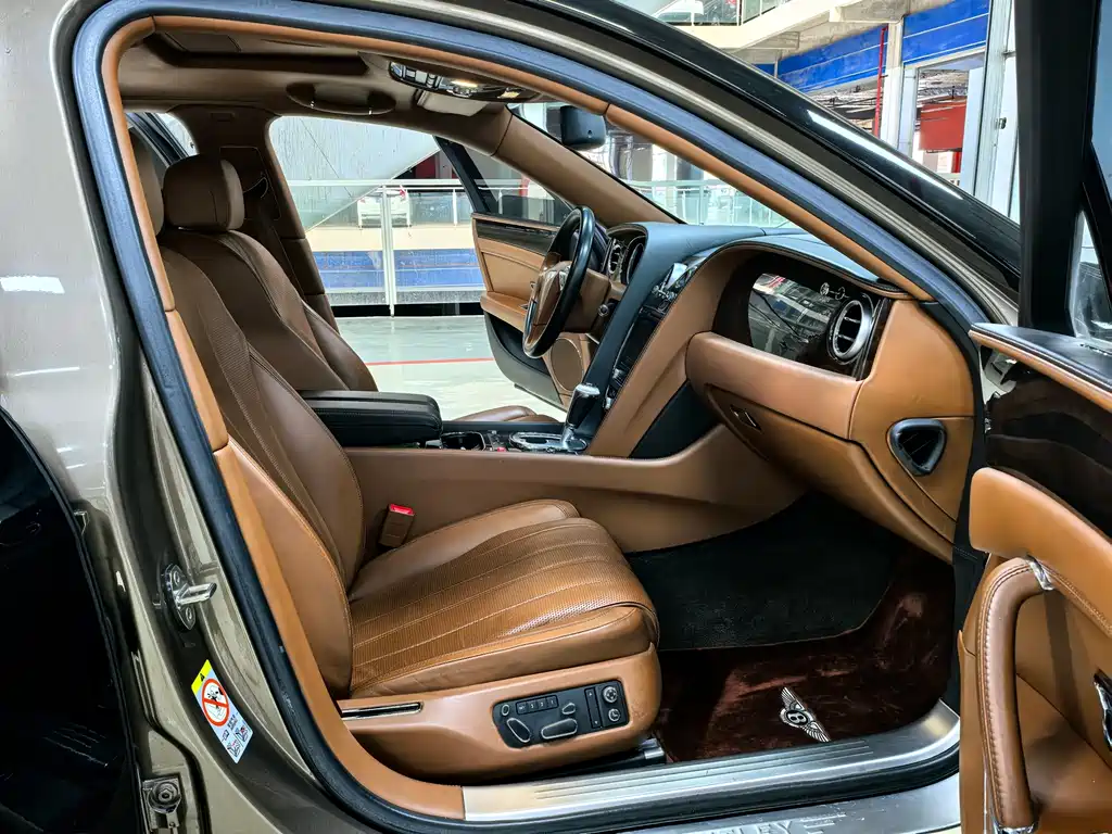 Bentley Flying Spur 2014 — фото 13