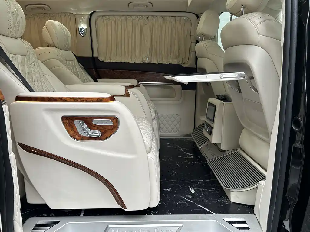 Mercedes-Benz V-Class 2021 — фото 10