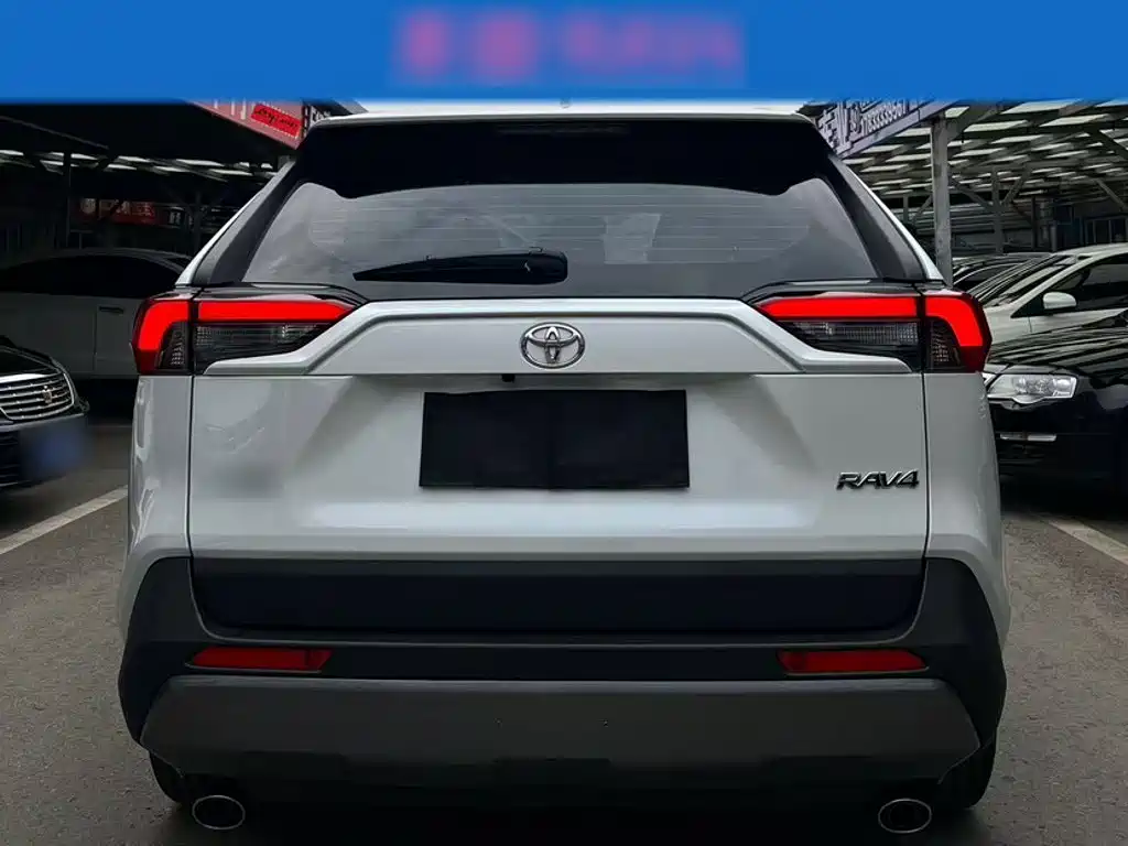 Toyota RAV4 2021 — фото 9