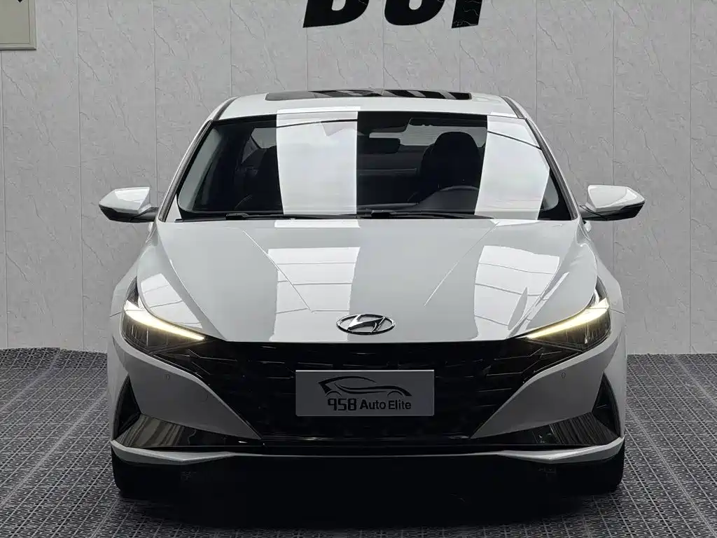 Hyundai Elantra 2022