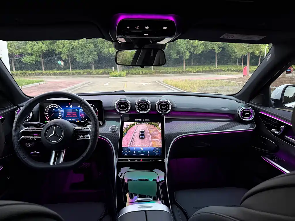 Mercedes-Benz C-Class 2025 — фото 15