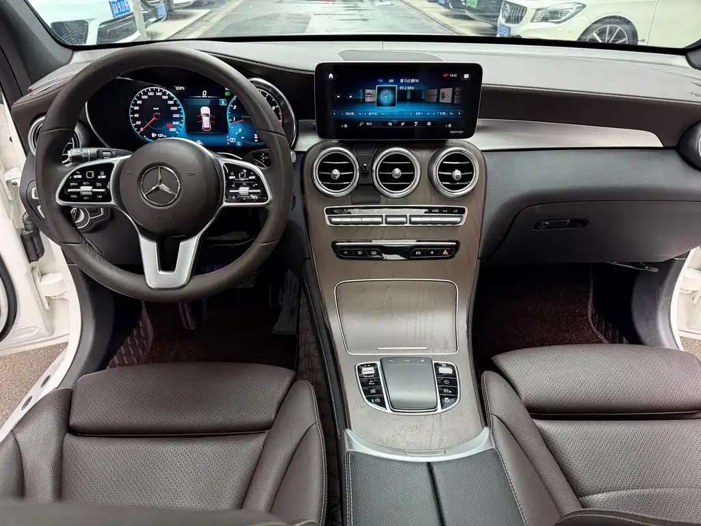Mercedes-Benz GLC 2020 — фото 37