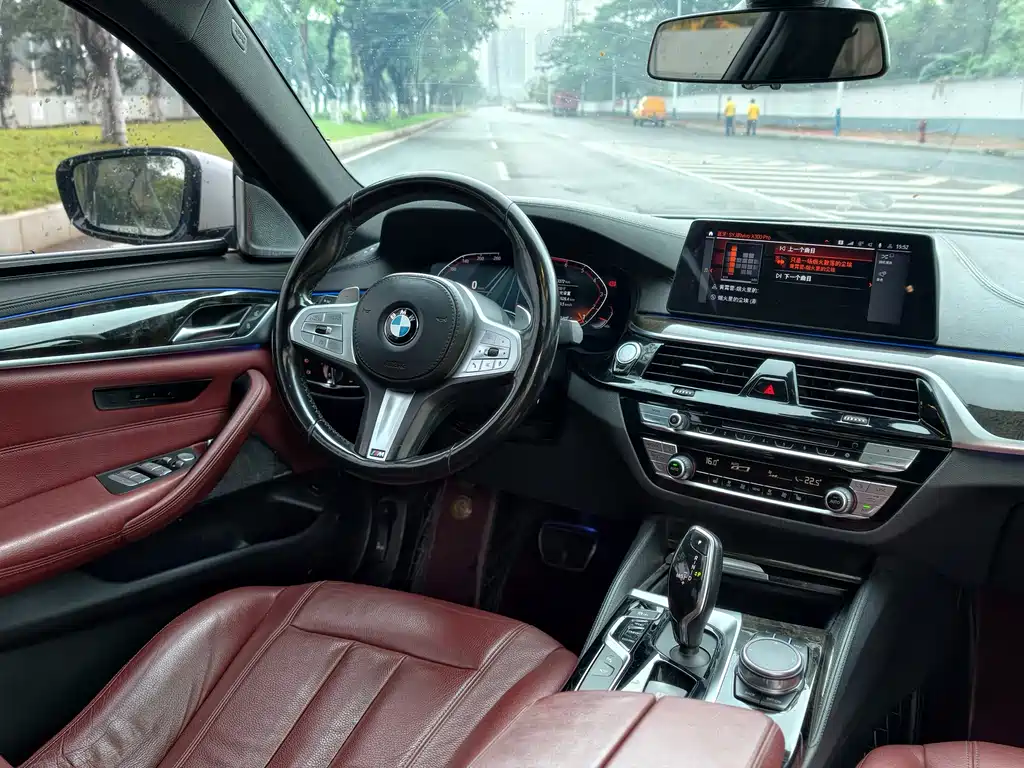 BMW 5 Series 2018 — фото 19