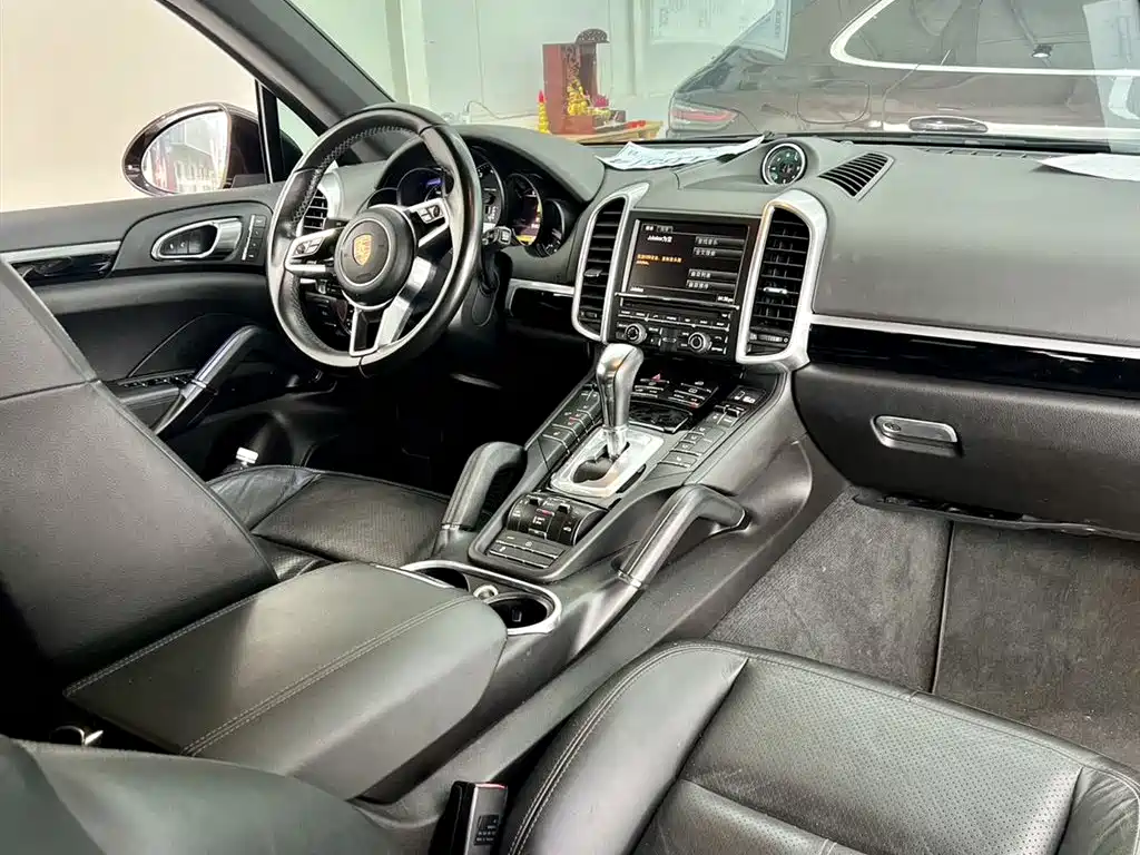 Porsche Cayenne 2015 — фото 11