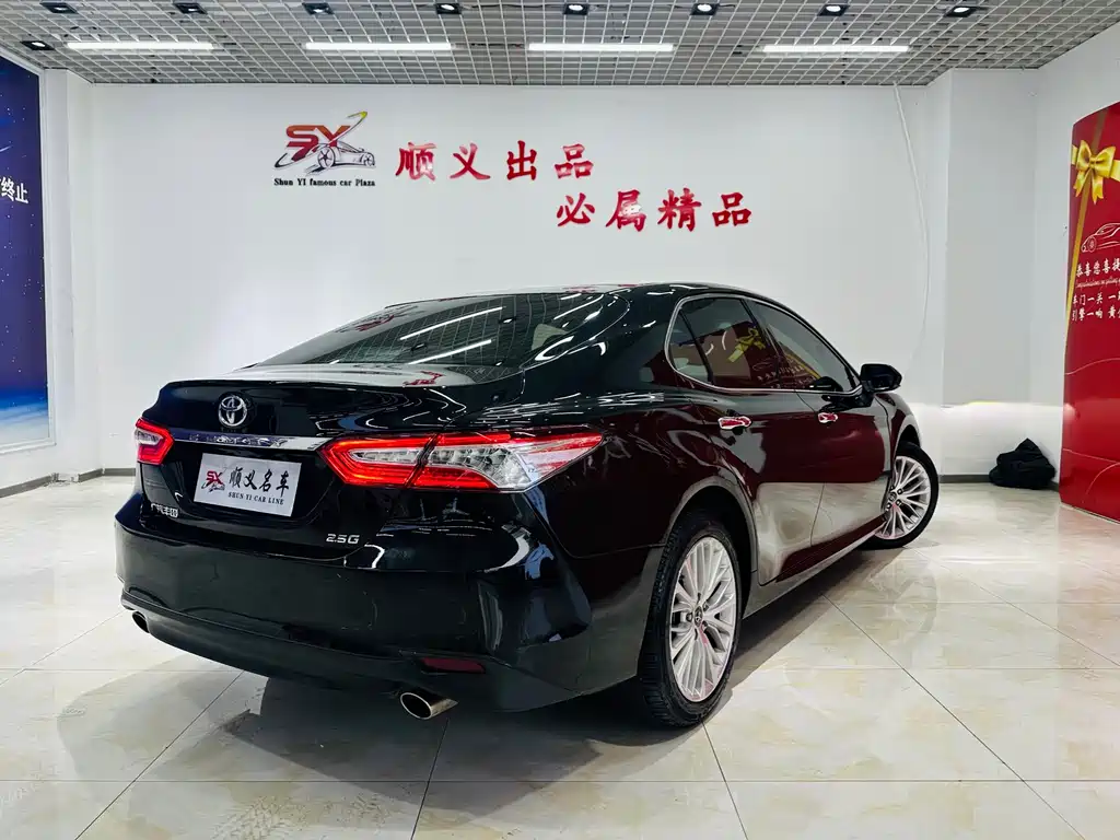 Toyota Camry 2019 — фото 5