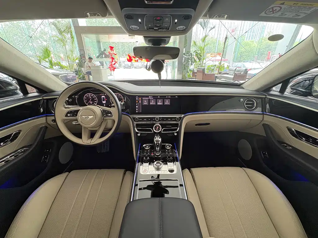 Bentley Flying Spur 2024 — фото 13