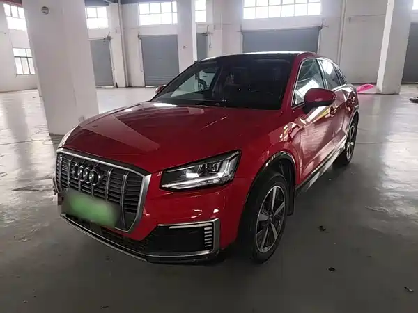 Audi Q2L E-Tron 2020