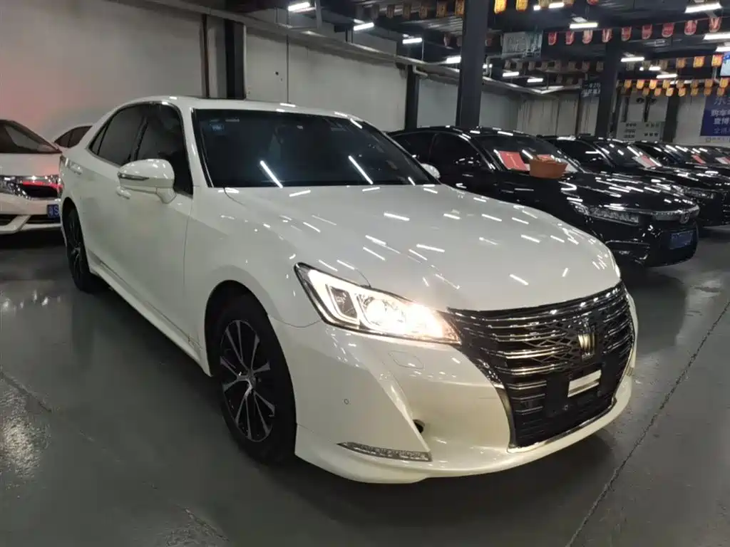 Toyota Crown 2018 — фото 4