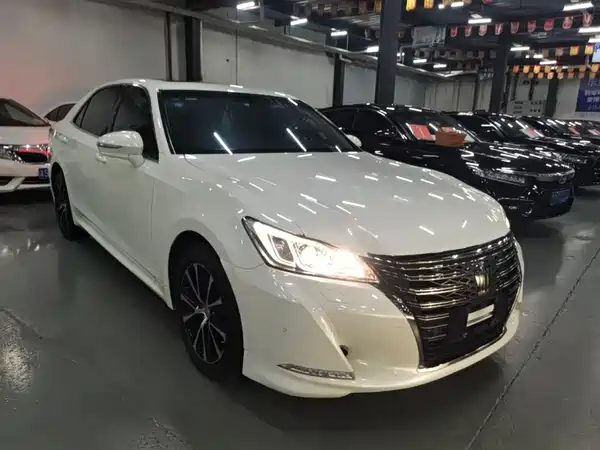 Toyota Crown 2018