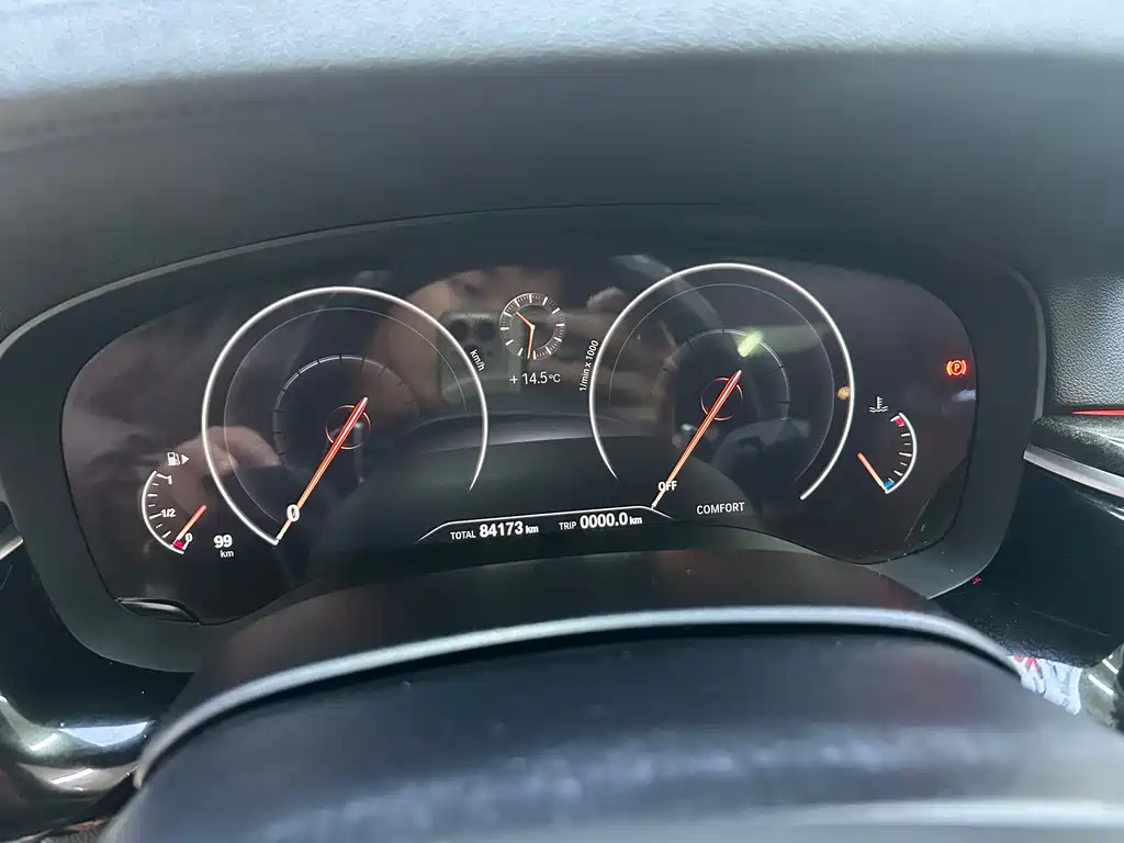 BMW 5 Series 2019 — фото 13