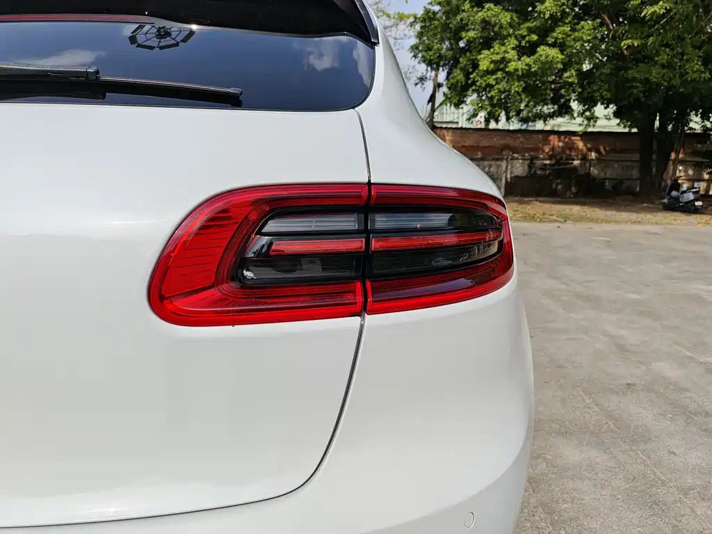 Porsche Macan 2016 — фото 12