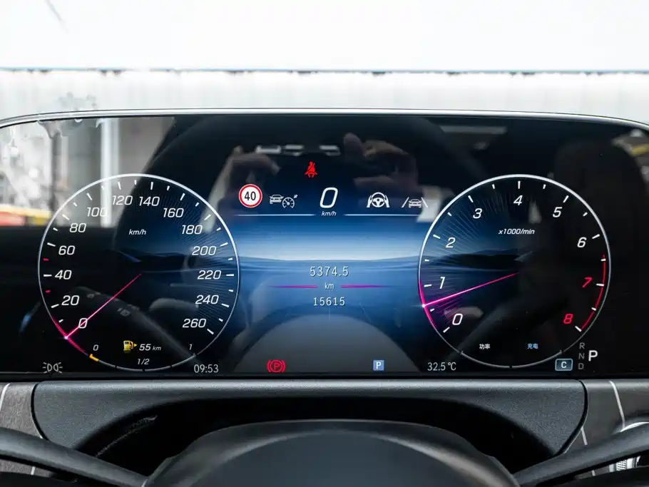 Mercedes-Benz E-Class 2025 — фото 11