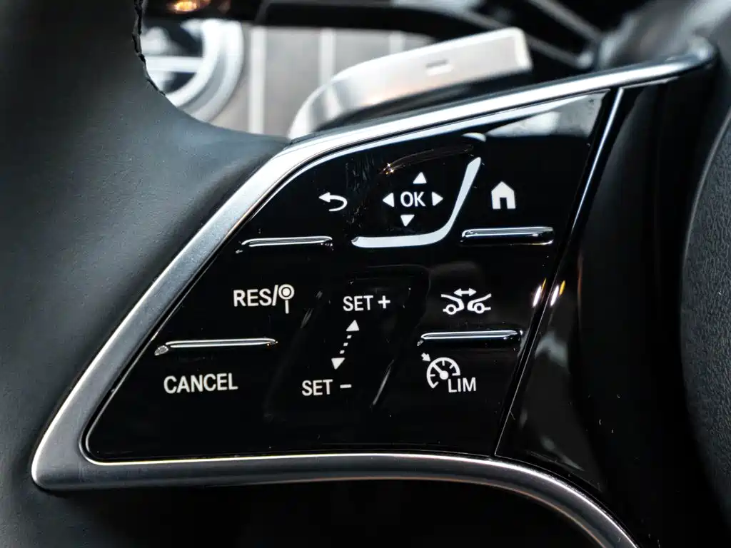 Mercedes-Benz E-Class 2025 — фото 15