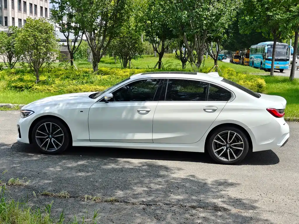BMW 3 Series 2021