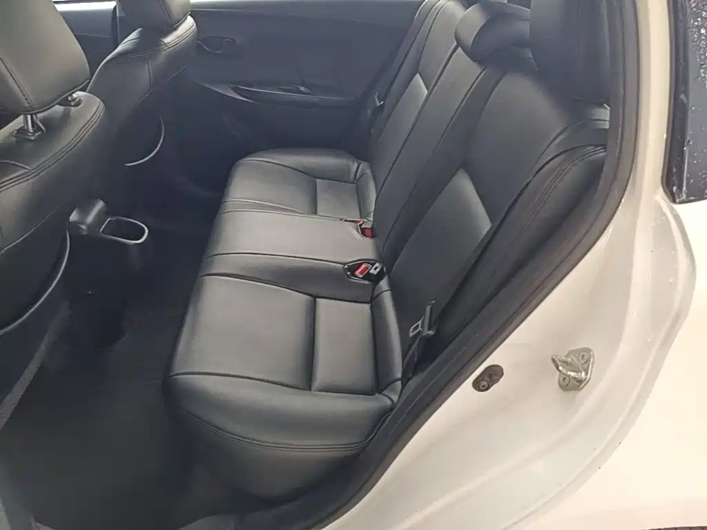 Toyota Yaris L 2019 — фото 17