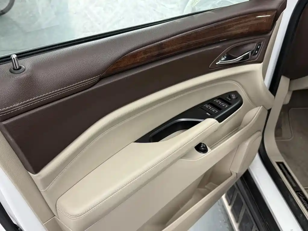 Cadillac SRX 2016 — фото 13