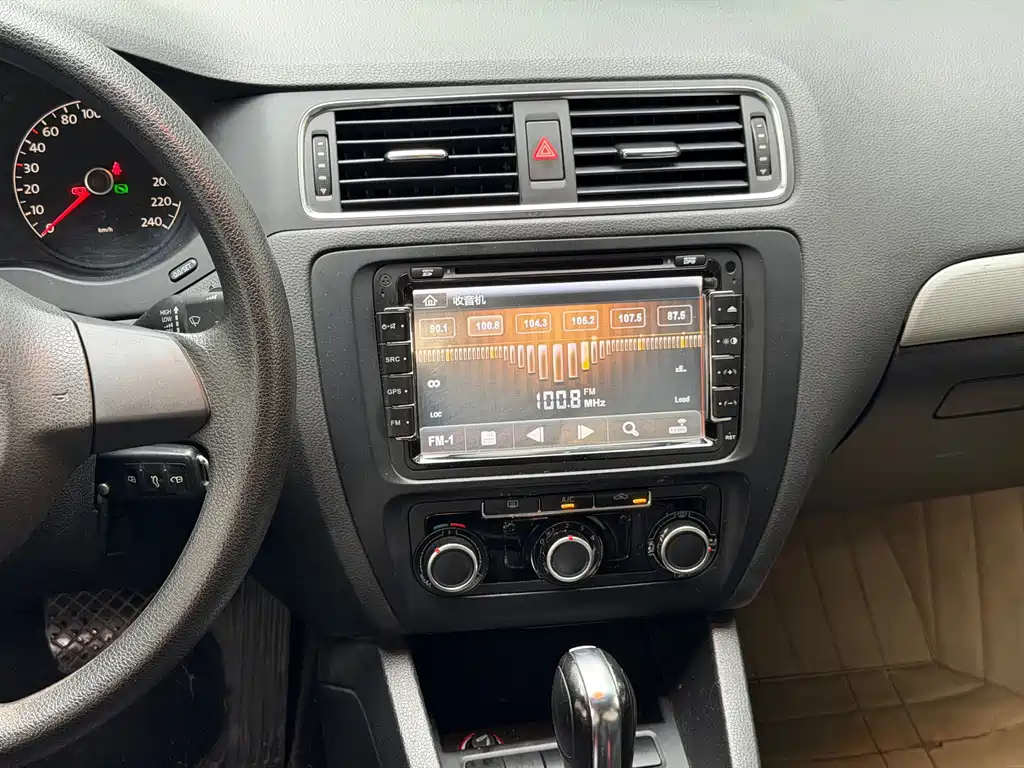 Volkswagen Sagitar 2013