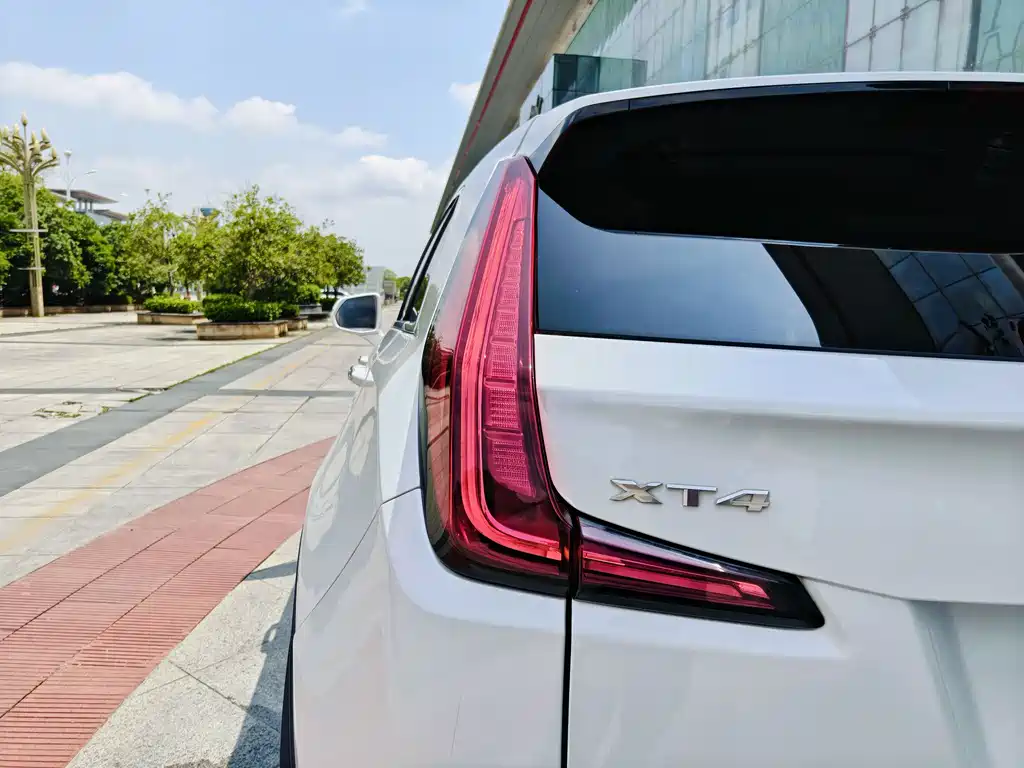 Cadillac XT4 2021 — фото 11