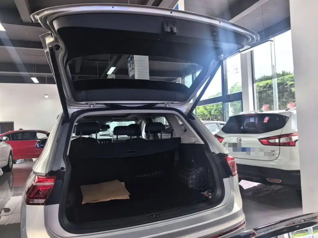 Volkswagen Tiguan L 2022 — фото 15