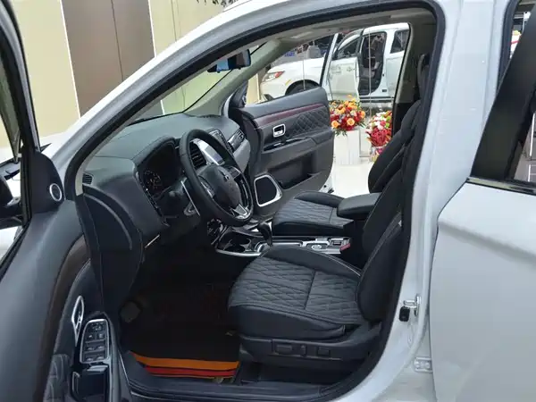 Mitsubishi Outlander 2021