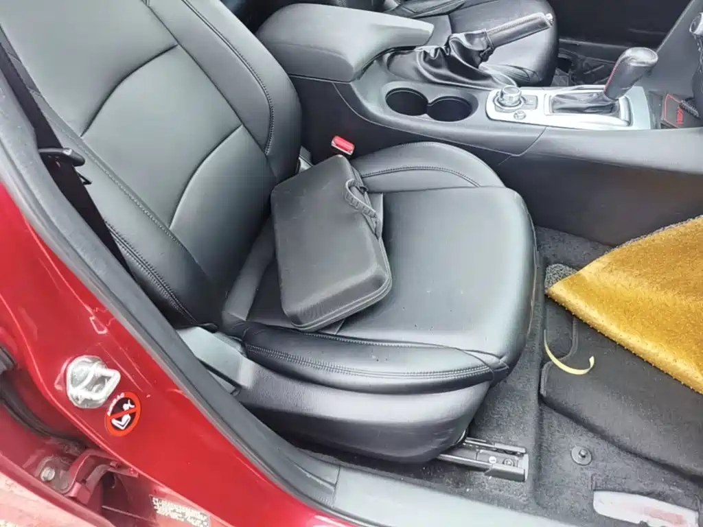 Mazda 3 Axela 2016 — фото 25