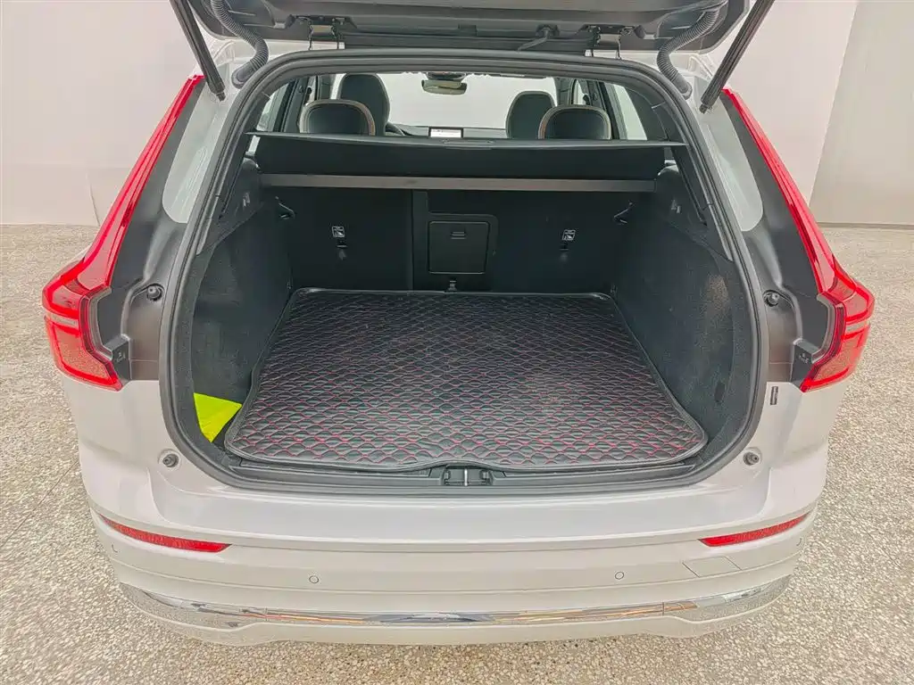Volvo XC60 2025 — фото 15