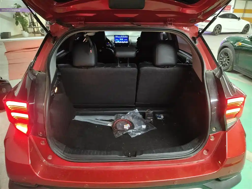 Toyota Yaris L 2020 — фото 15
