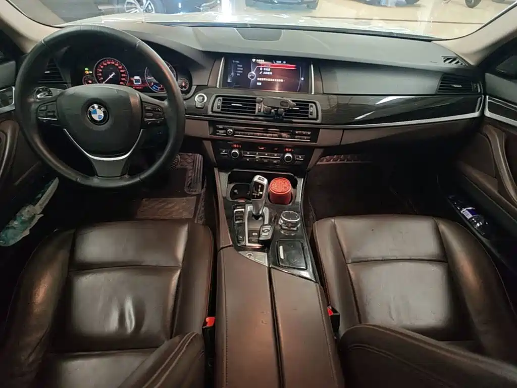 BMW 5 Series 2016 — фото 10