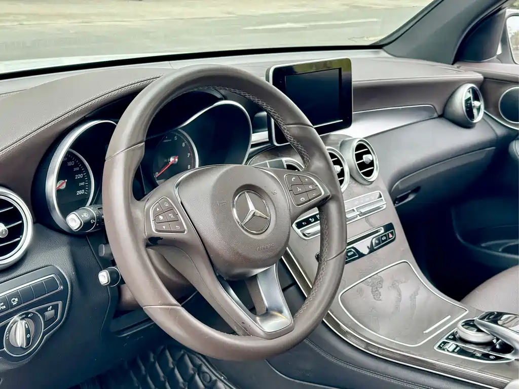 Mercedes-Benz GLC 2017 — фото 11